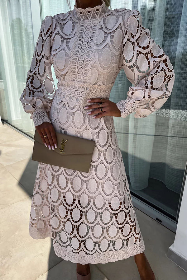 Patricia – Romantic Lace Midi Dress