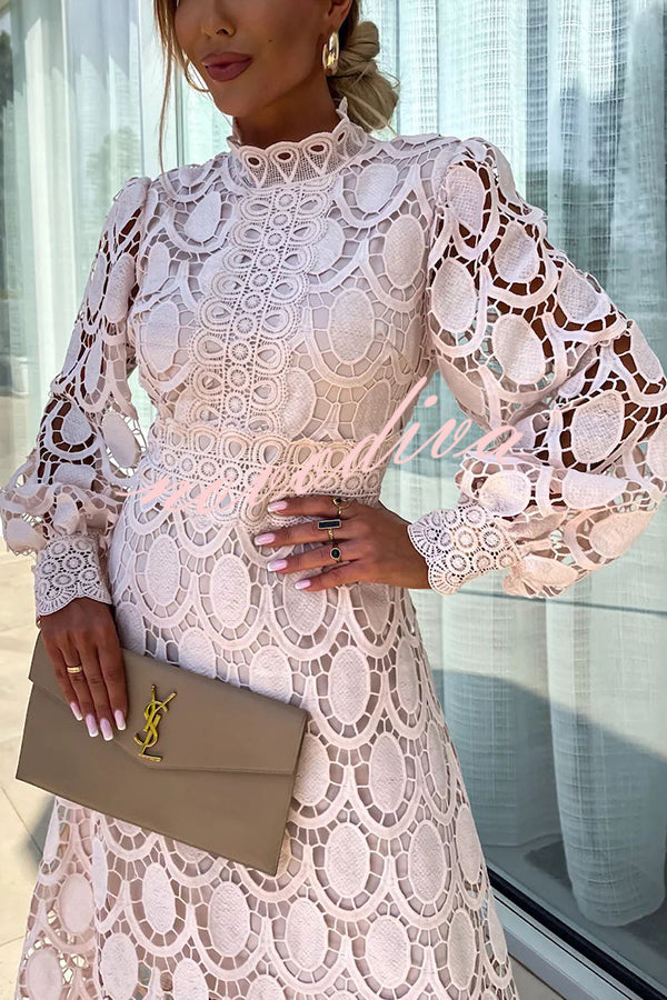 Patricia – Romantic Lace Midi Dress